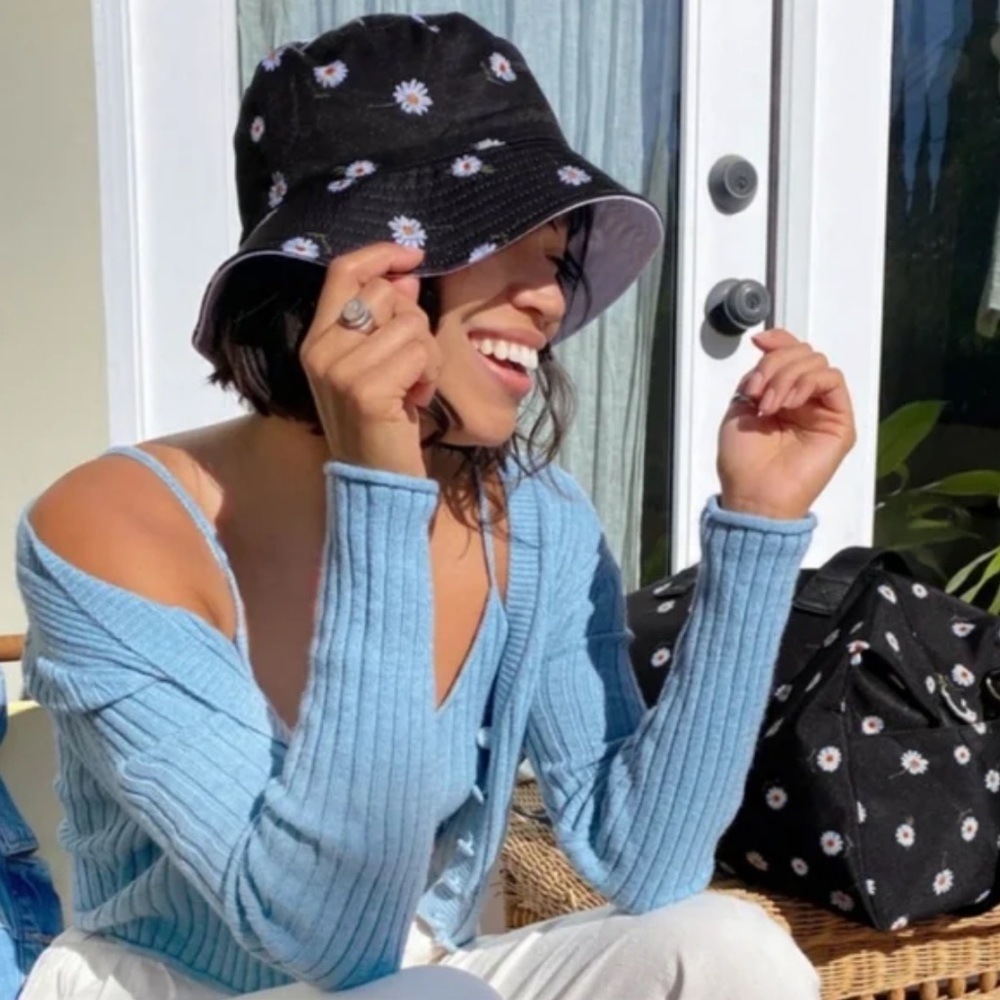 Alice + Olivia Reversible Daisy and White Bucket Hat